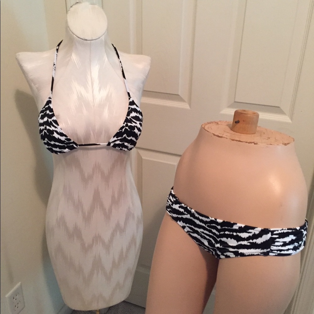Victoria’s Secret bikini s/p black /white $128